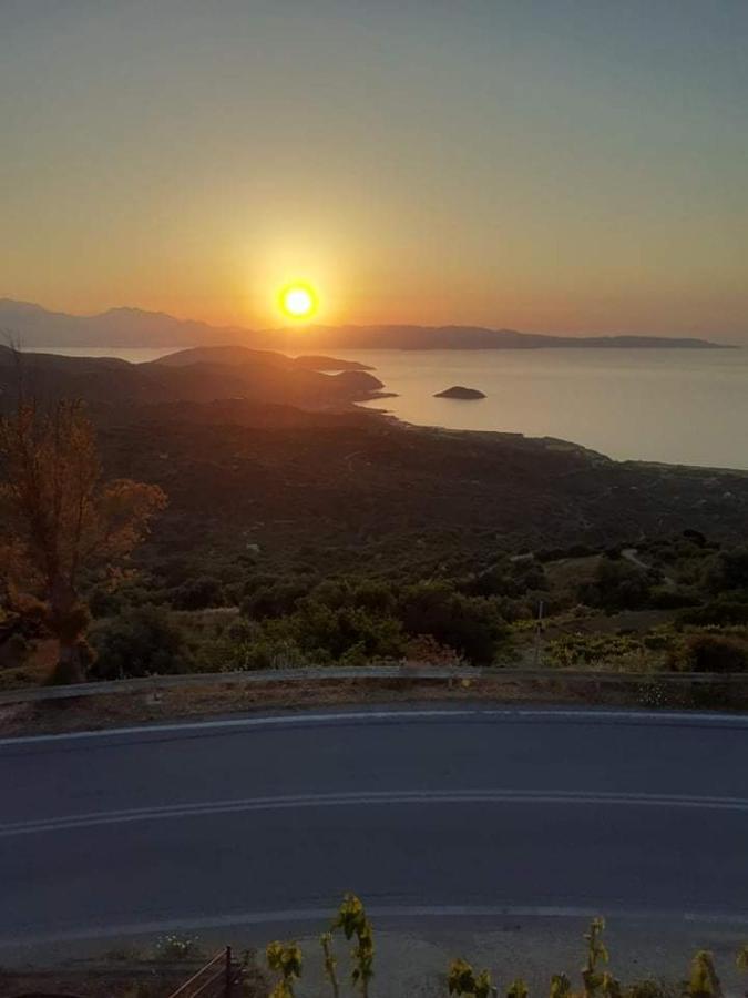 Maria'S Villa Mirsini  Buitenkant foto